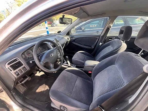 Toyota Avensis 2002 photo 5