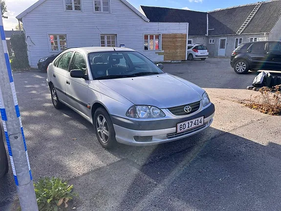Toyota Avensis 2002 photo 2