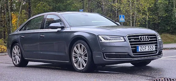 Audi A8 2015 photo 2