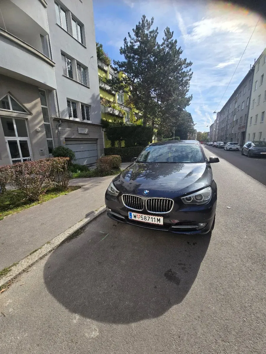 BMW 5 Series 2010 photo 2