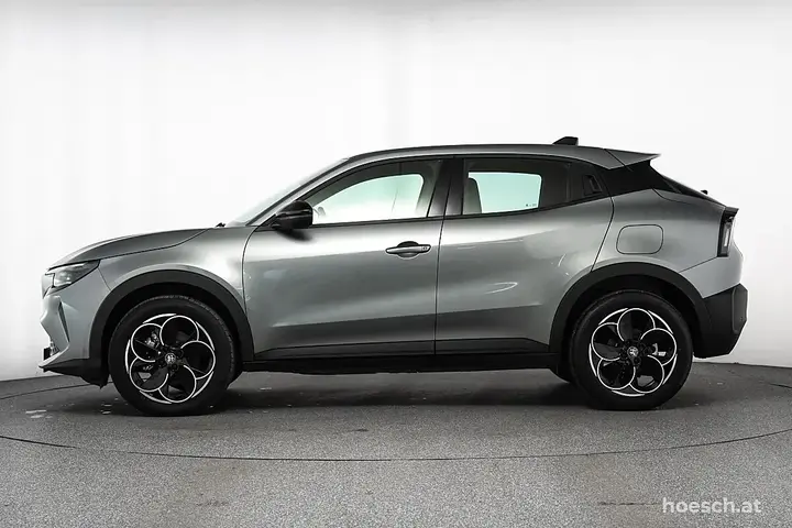 Alfa Romeo Junior 2025 photo 3