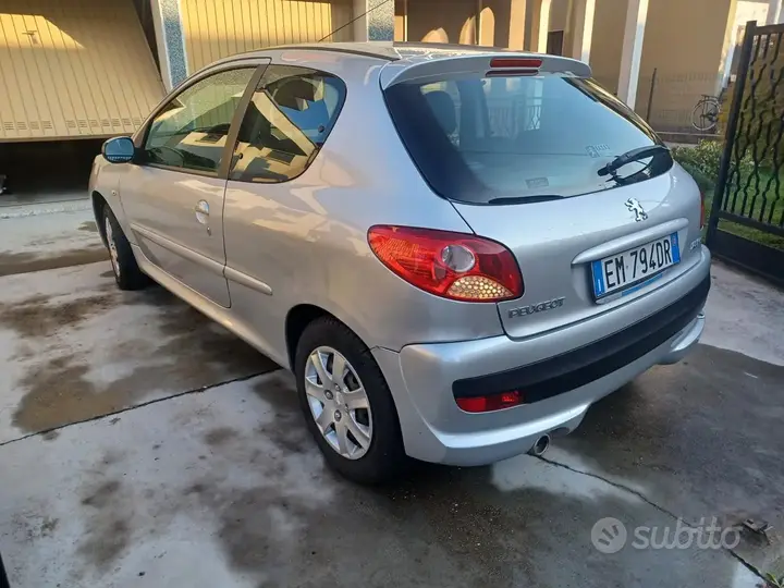 Peugeot 206 2012 photo 5