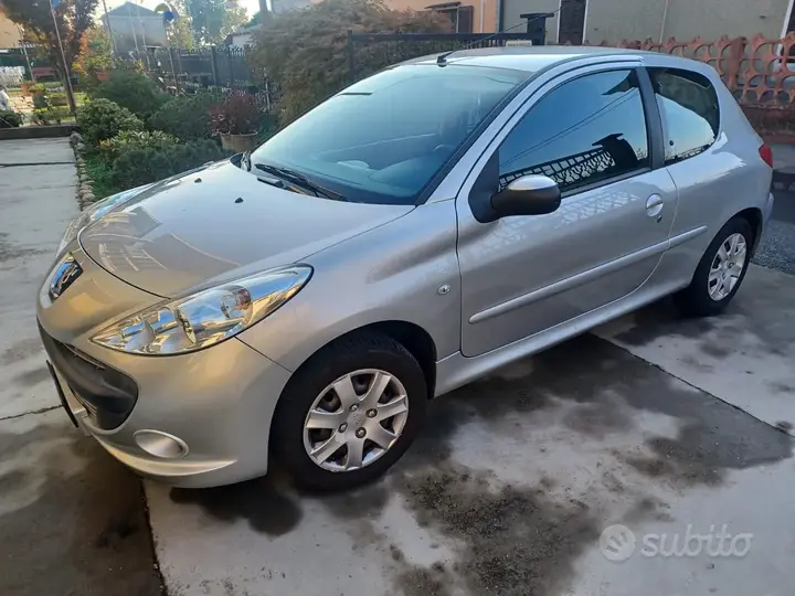 Peugeot 206 2012 photo 4