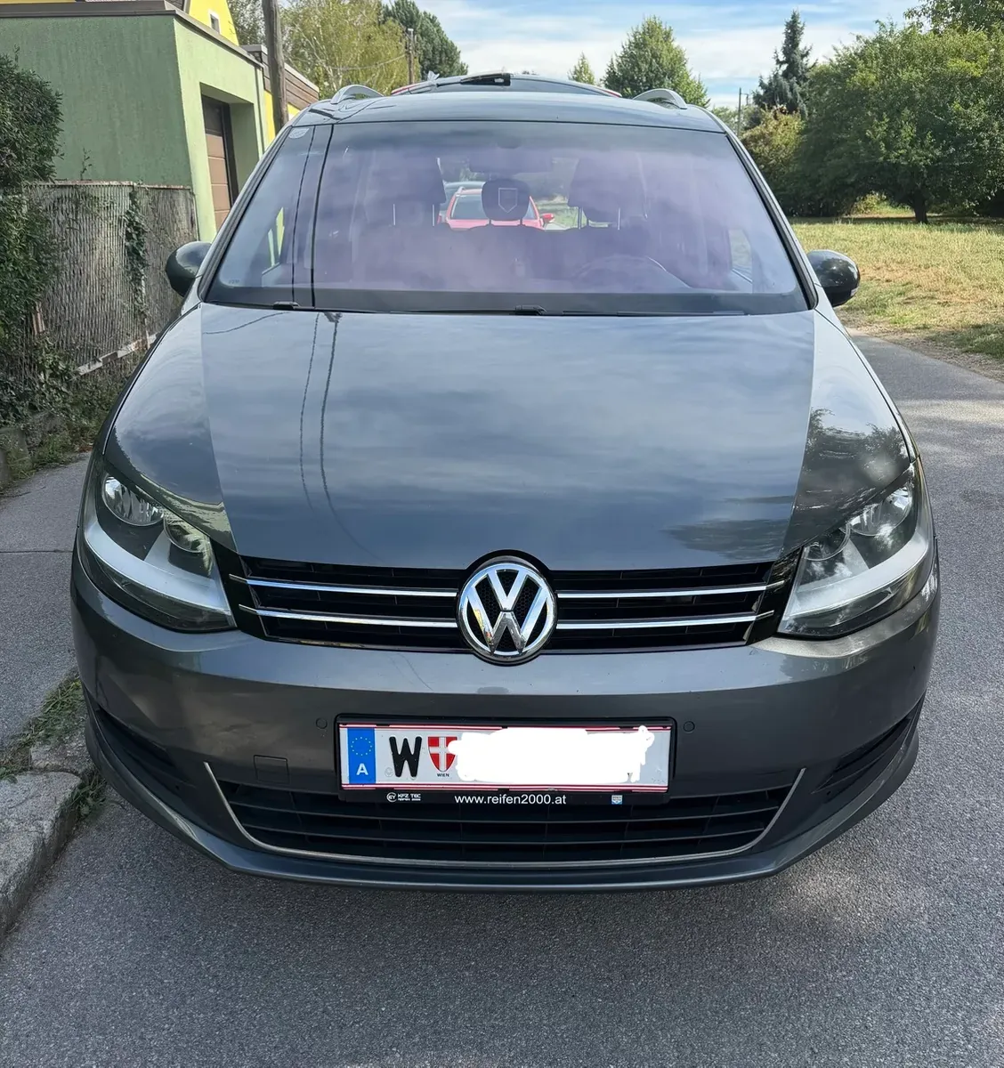 Volkswagen Sharan 2012 photo 2