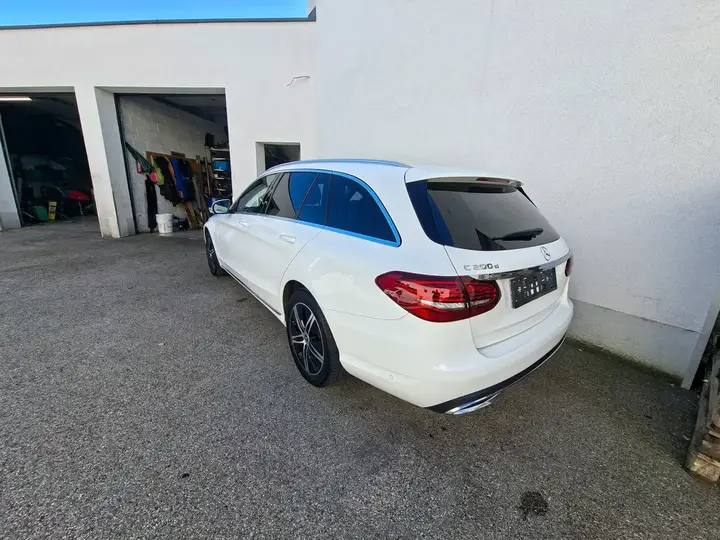 Mercedes-Benz C-Class 2021 photo 2