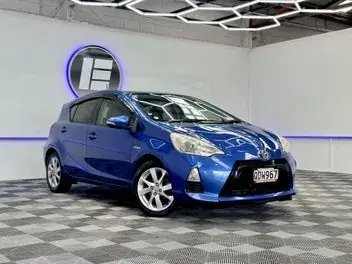 Toyota Aqua 2012 photo 2