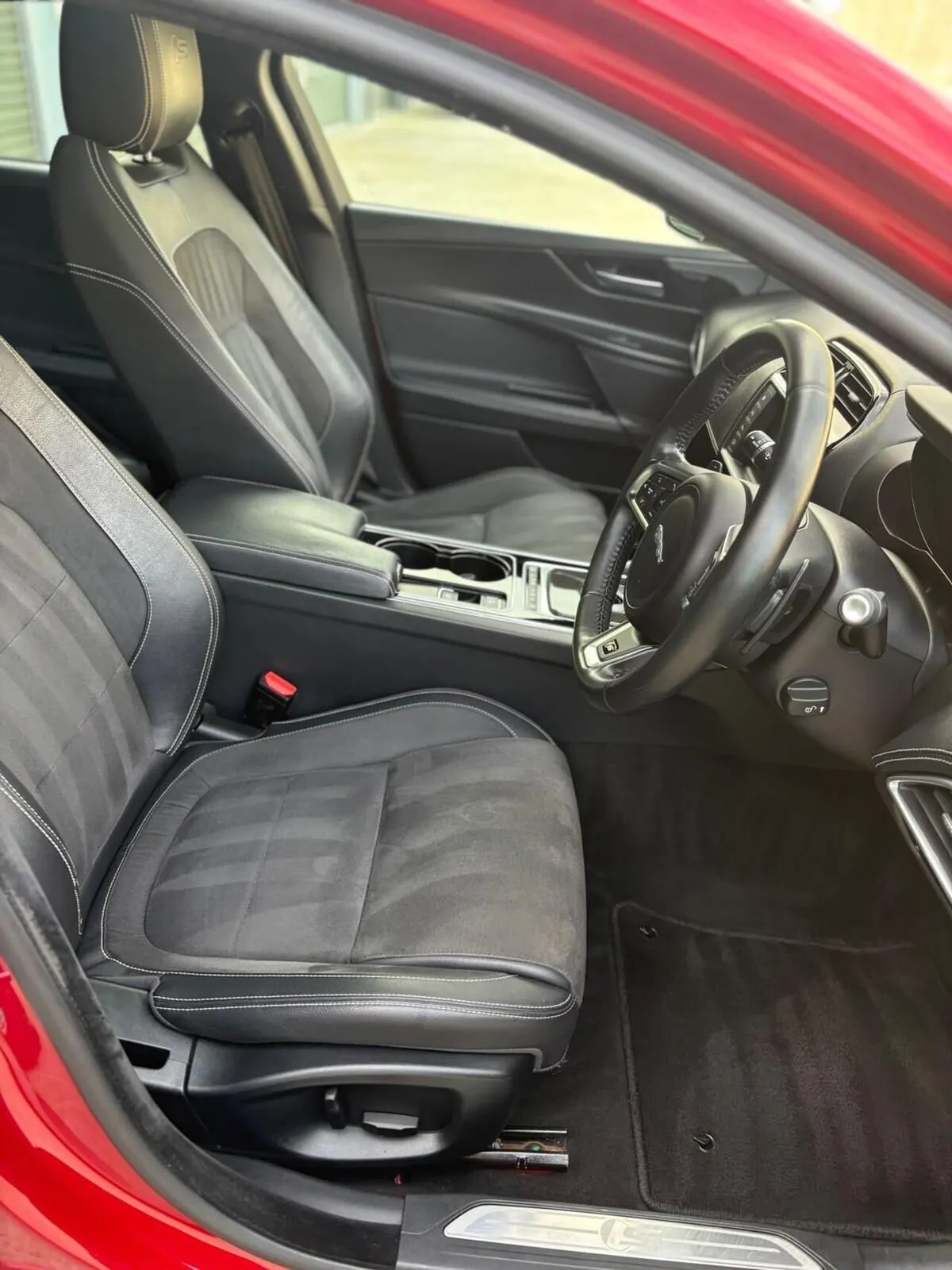 Jaguar Xe 2015 photo 5