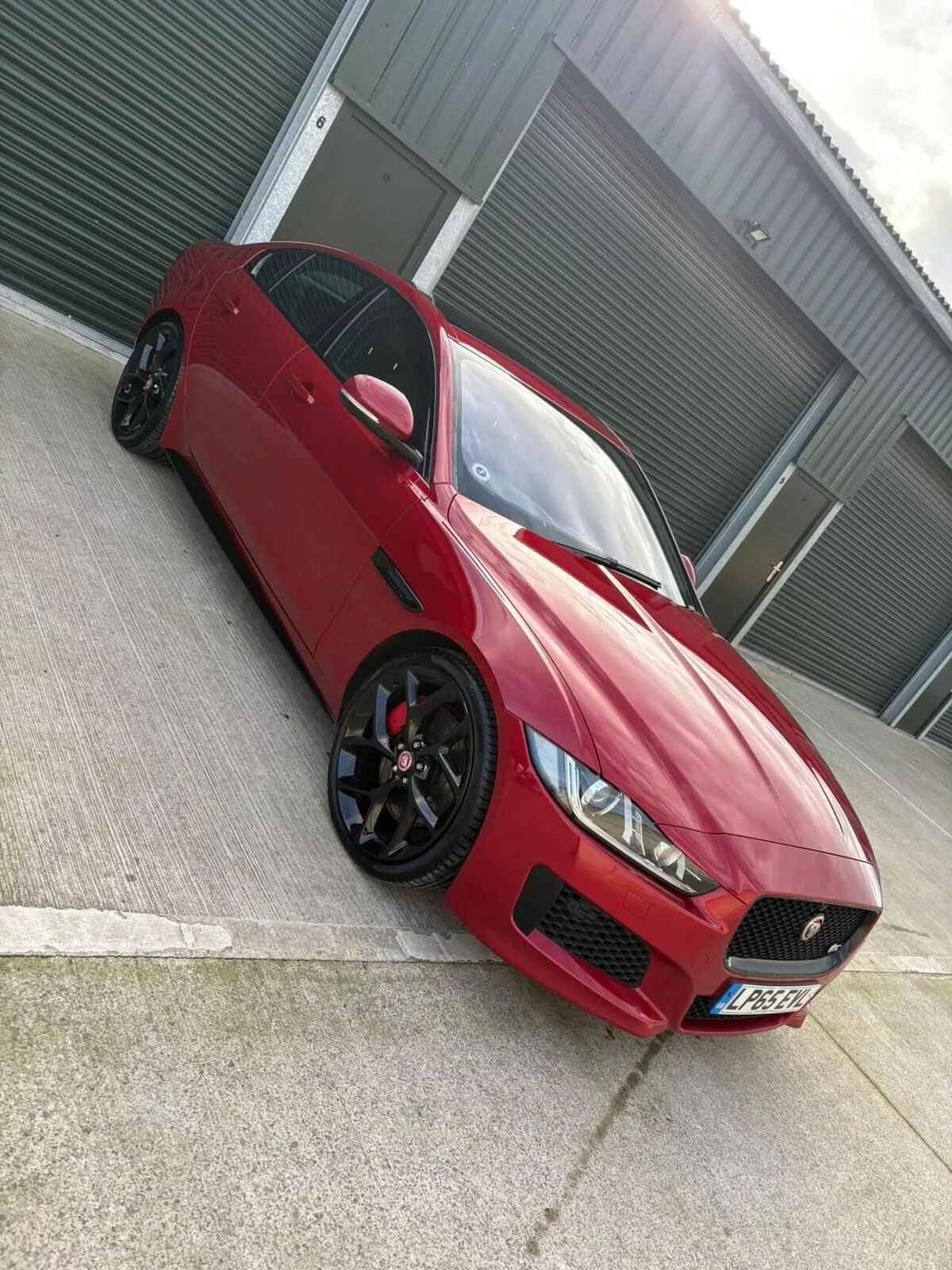 Jaguar Xe 2015 photo 2