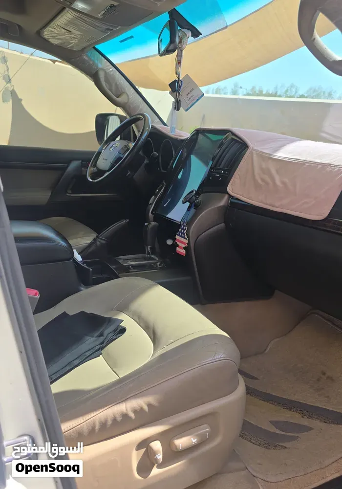 Toyota Land Cruiser 2010 photo 2