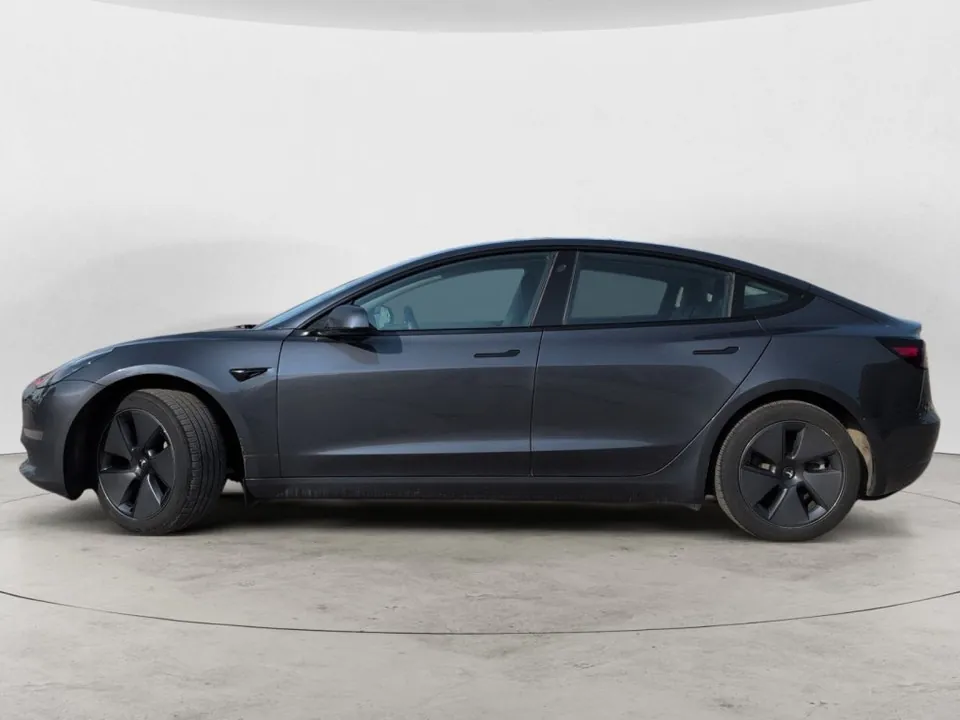 Tesla Model 3 2022 photo 3
