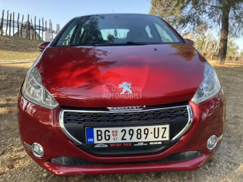 Peugeot 208 2015 photo 2