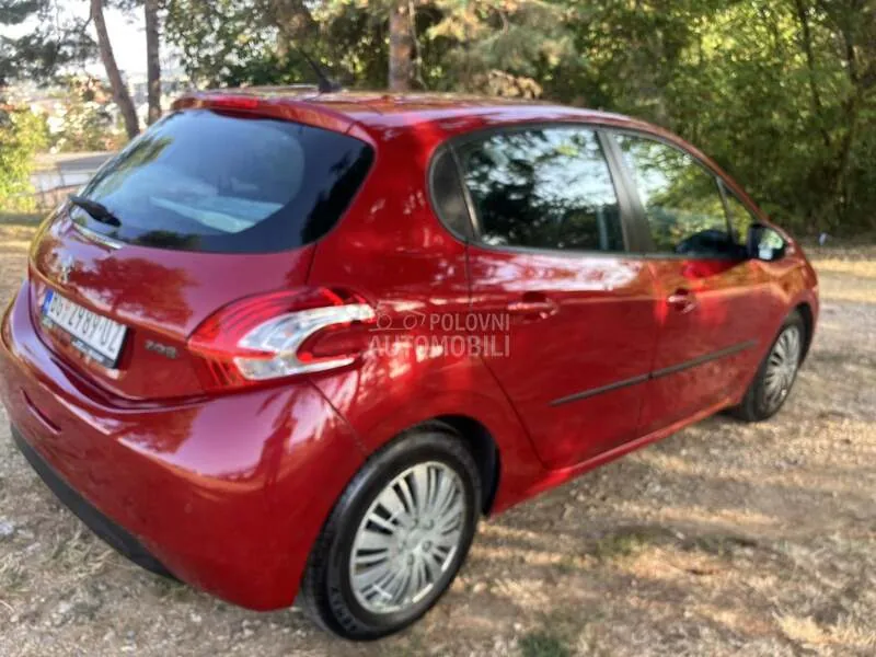 Peugeot 208 2015 photo 5