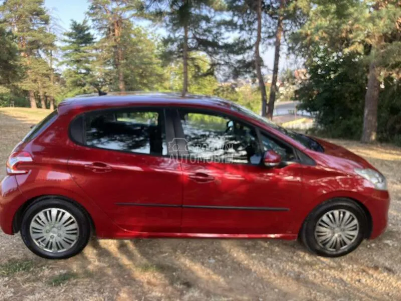Peugeot 208 2015 photo 4