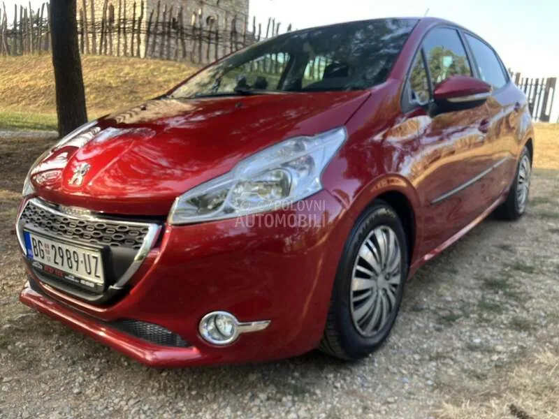 Peugeot 208 2015 photo 3