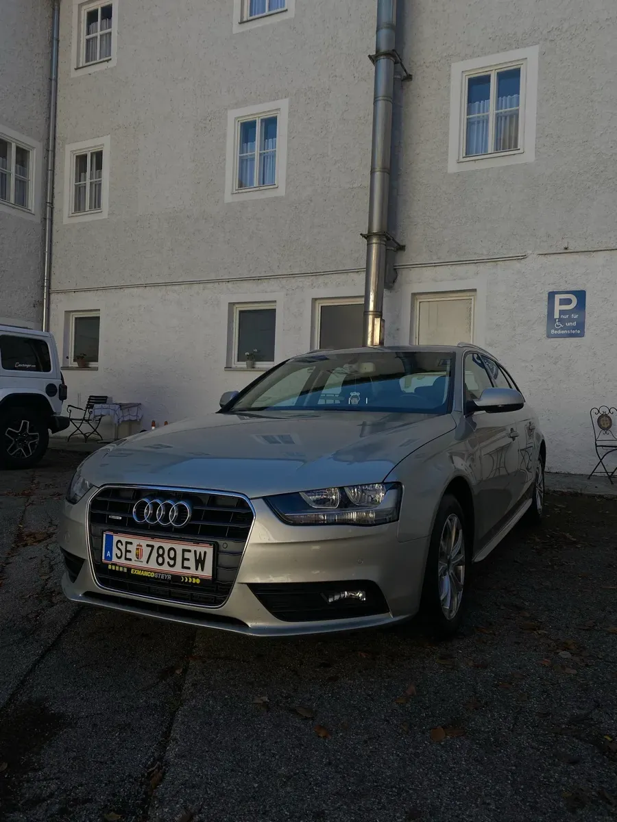 Audi A4 2013 photo 2