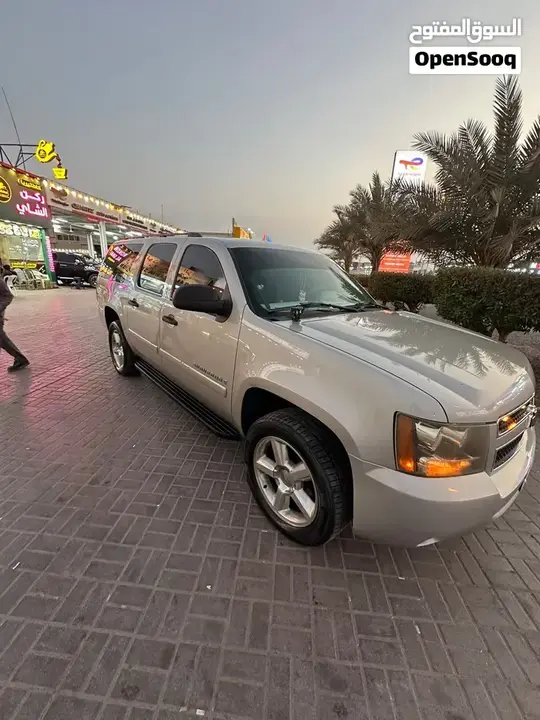 Chevrolet Suburban 2008 photo 2