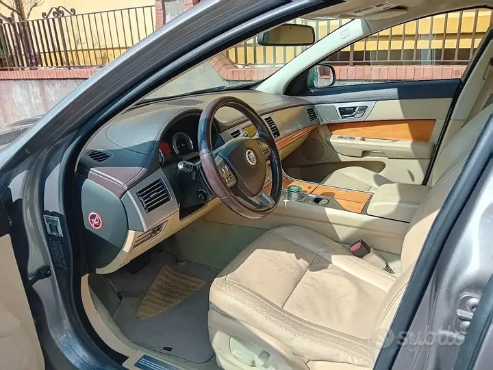Jaguar Xf 2009 photo 3