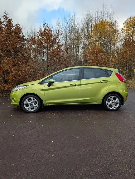 Ford Fiesta 2011 photo 2