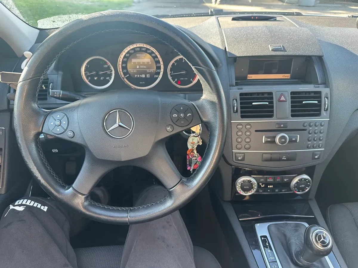 Mercedes-Benz C-Class 2010 photo 3
