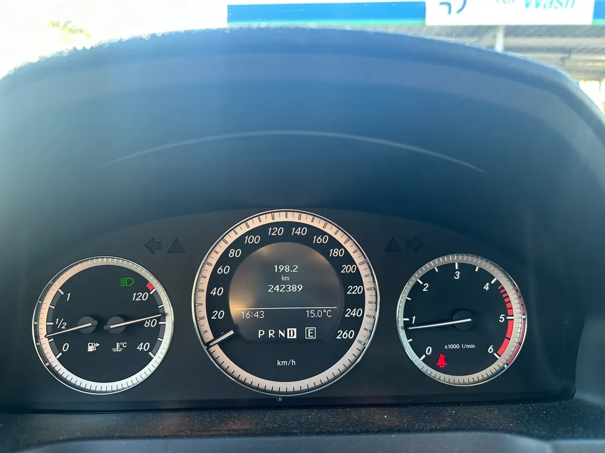Mercedes-Benz C-Class 2010 photo 2