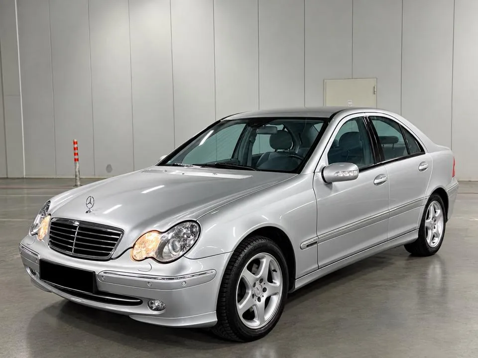 Mercedes-Benz C240