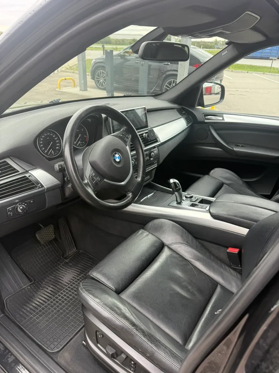 BMW X5 2010 photo 2