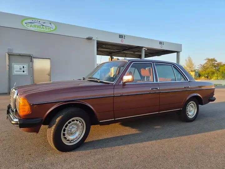 Mercedes-Benz E-Class 1978 photo 2