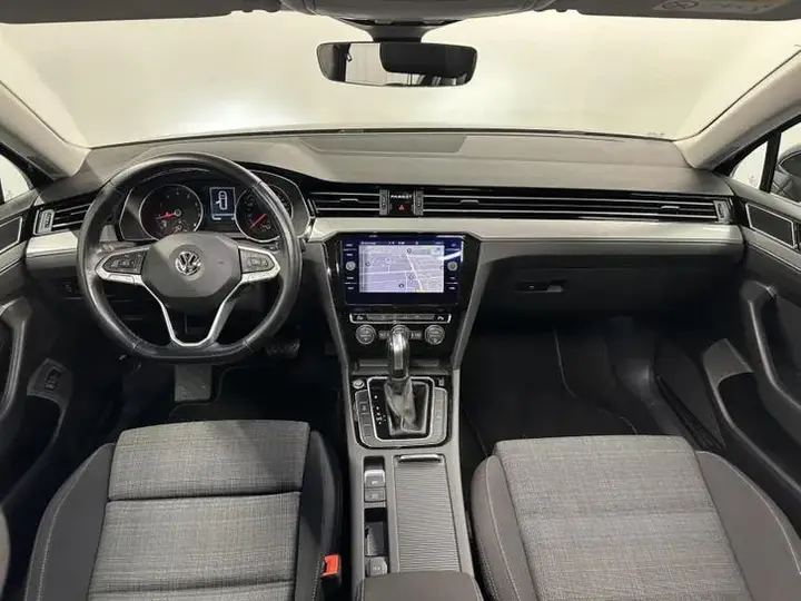 Volkswagen Passat Variant 2020 photo 2