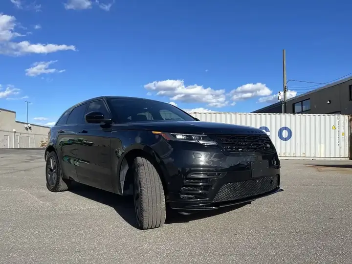 Land Rover Range Rover Velar 2024 photo 3