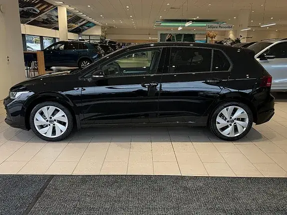 Volkswagen Golf I 2026 photo 2