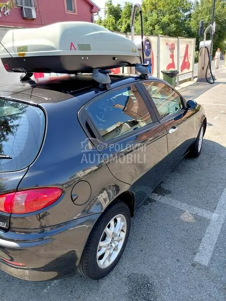 Alfa Romeo 147 2004 photo 2