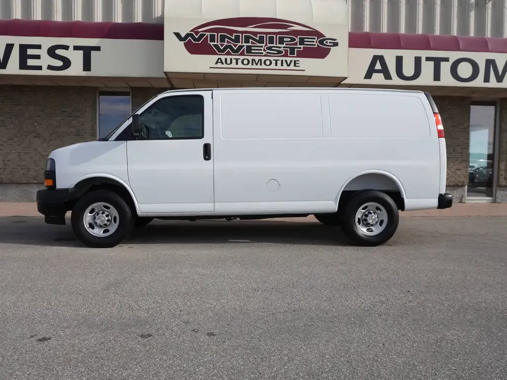 Chevrolet Express 2500 2025 photo 2