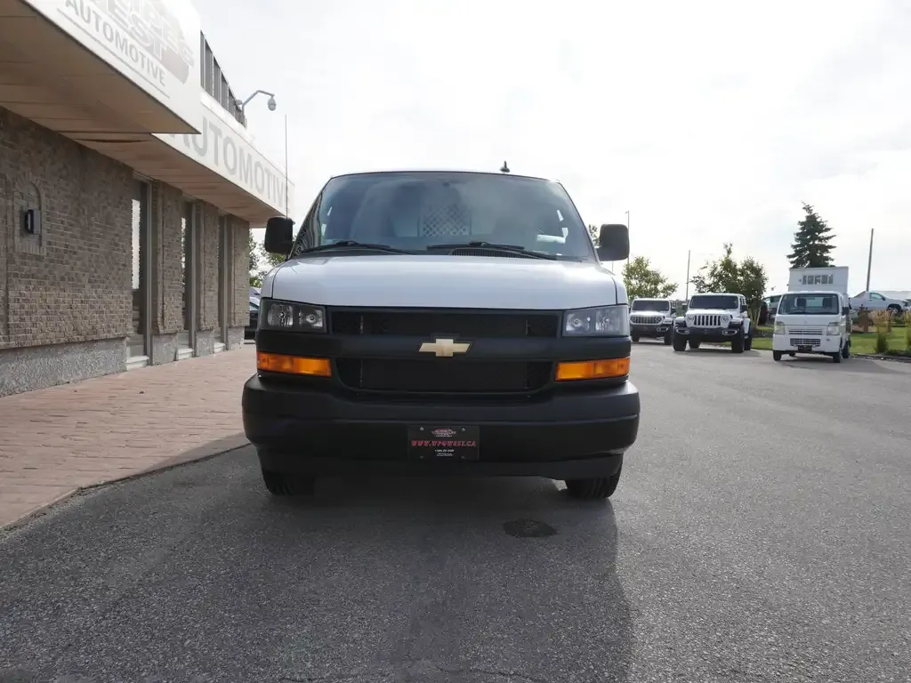 Chevrolet Express 2500 2025 photo 5