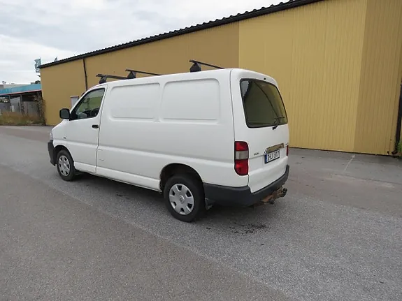 Toyota Hiace 2011 photo 5