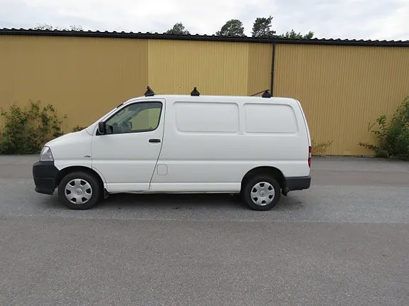 Toyota Hiace 2011 photo 4