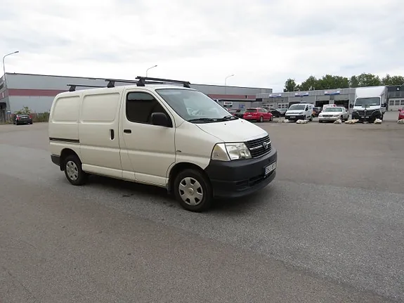 Toyota Hiace 2011 photo 2