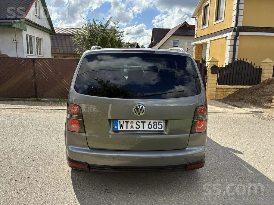 Volkswagen Touran 2010 photo 4