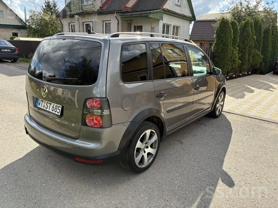 Volkswagen Touran 2010 photo 5