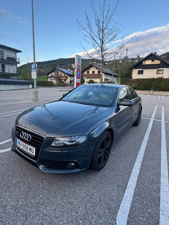 Audi A4 2010 photo 2