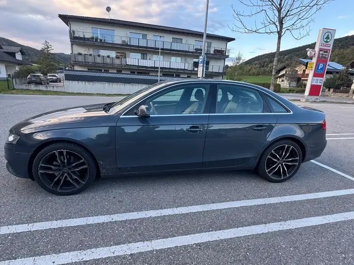 Audi A4 2010 photo 3