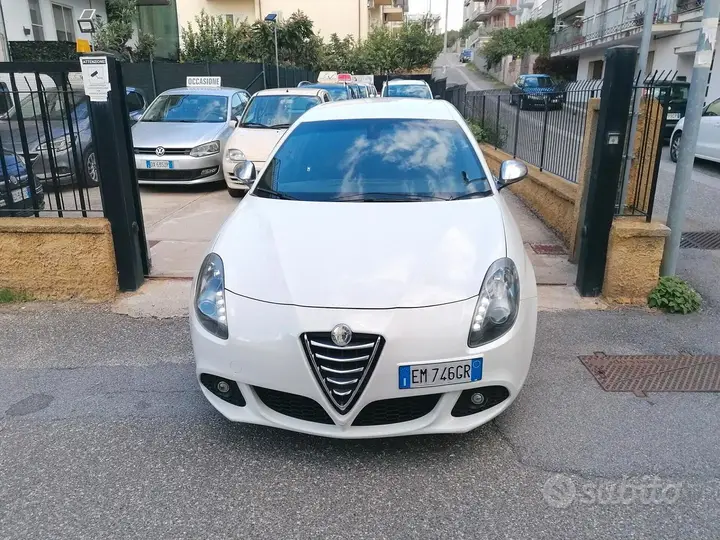 Alfa Romeo Giulietta 2012 photo 4