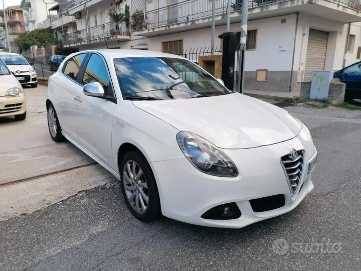 Alfa Romeo Giulietta 2012 photo 3