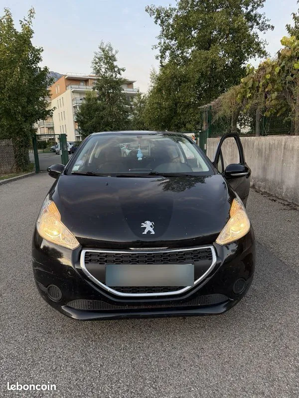 Peugeot 208 2013 photo 2