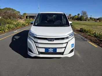Toyota Noah 2021 photo 3