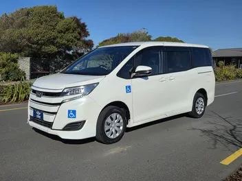 Toyota Noah 2021 photo 4
