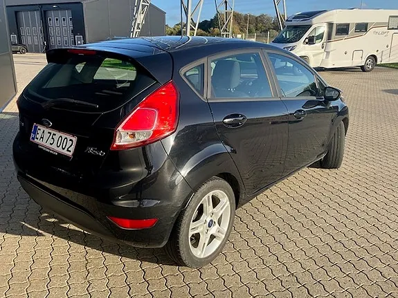 Ford Fiesta 2015 photo 3