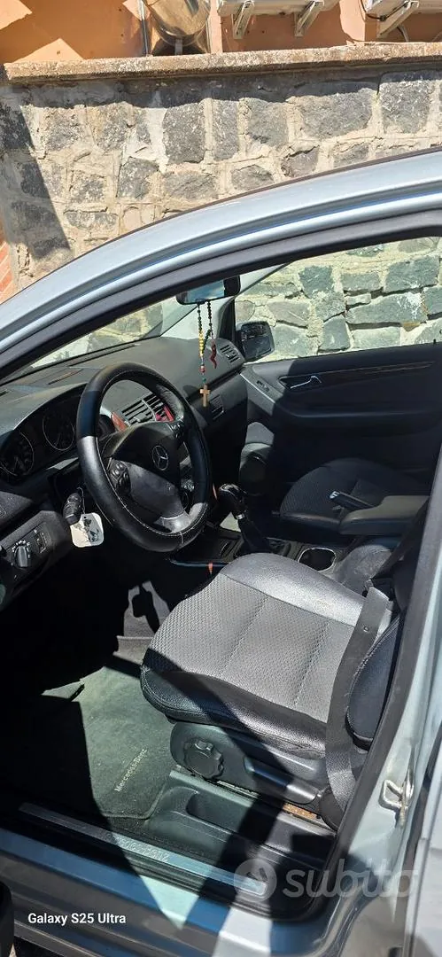 Mercedes-Benz A-Class 2010 photo 4