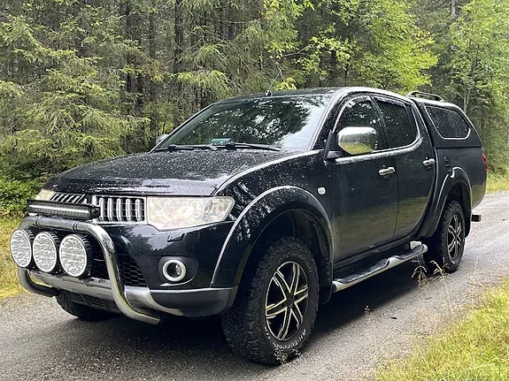 Mitsubishi L200 2011 photo 2