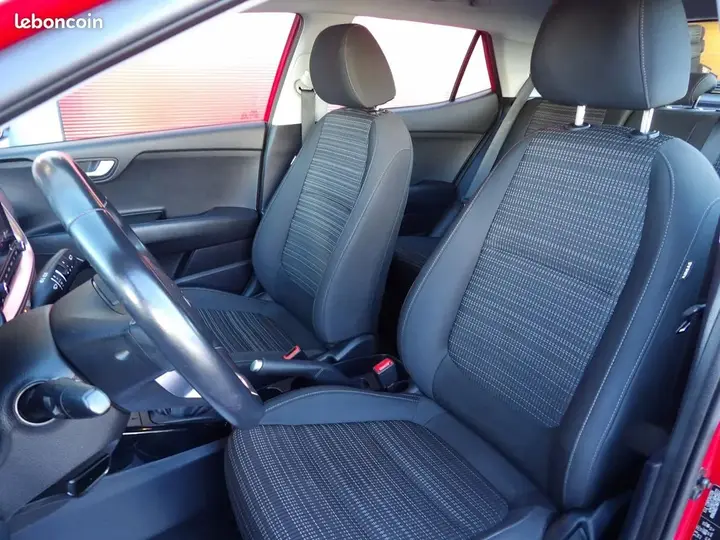 Kia Stonic 2023 photo 3
