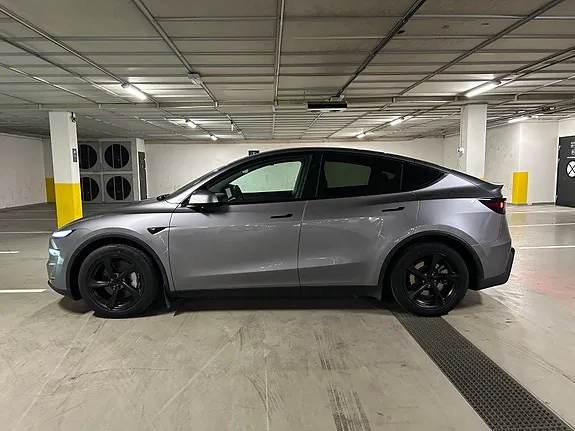 Tesla Model Y 2025 photo 5